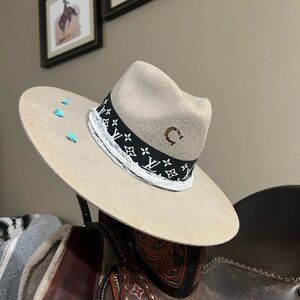 Custom Charlie One Horse
